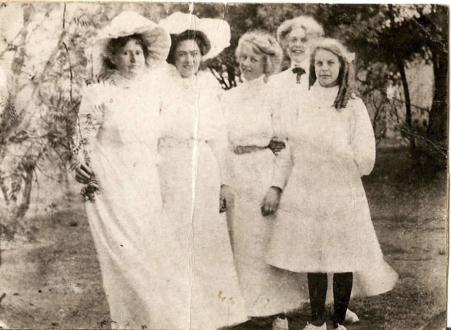  BROWNE Chloris Ilva Hope Lockington born TAINTON (Centre)